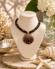 Load image into Gallery viewer, Brown Scollop Shell Spotted Statement Necklace