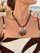 Load image into Gallery viewer, Brown Scollop Shell Wood Bead Necklace