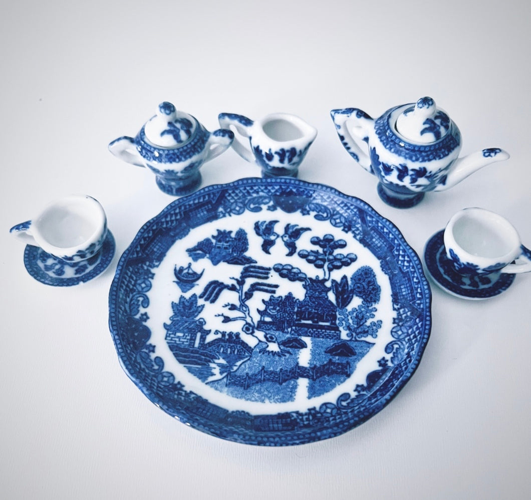 Vintage Miniature Blue Willow Child’s 10 Piece Tea Set - Chinoiserie jewelry