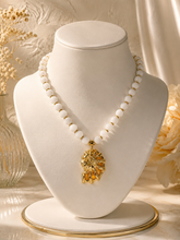 Load image into Gallery viewer, White Jade Gemstone Seashell Necklace