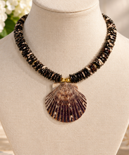Load image into Gallery viewer, Brown Scollop Shell Spotted Statement Necklace