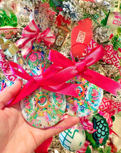 Load image into Gallery viewer, Chinoiserie Ornament - 3” Rose Medallion Plate - Chinoiserie jewelry