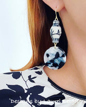 Load image into Gallery viewer, Chinoiserie Ginger Jar Round Tortoise Shell Earrings - Black or Brown - Ginger jar