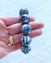 Load image into Gallery viewer, Chunky Blue and White Chinoiserie Floral/Chinese Symbol Beaded Statement Bracelet - Ginger jar