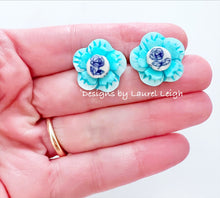 Load image into Gallery viewer, Bright Blue &amp; White Petite Fleur Pearl Studs - Chinoiserie jewelry