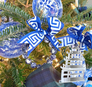 Chinoiserie Blue and White Beaded Wreath Ornaments - Ginger jar